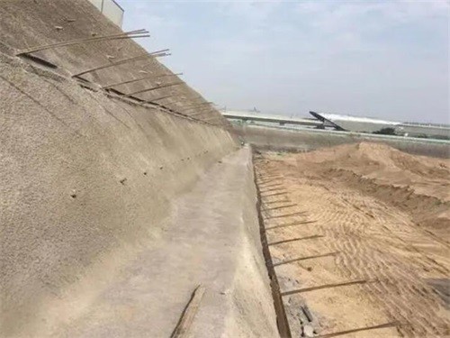 东西湖河道边坡加固